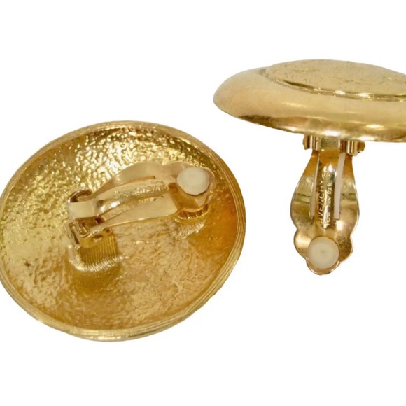 Givenchy large carved signature earrings. 1980’s gold plated. - Picture 7 of 8